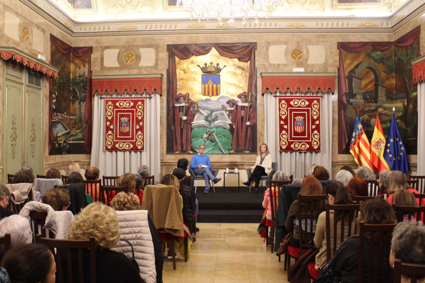 La periodista Cristina Morató presenta en la Diputación de Castellón las hazañas y logros femeninos de las grandes mujeres que gobernaron el mundo