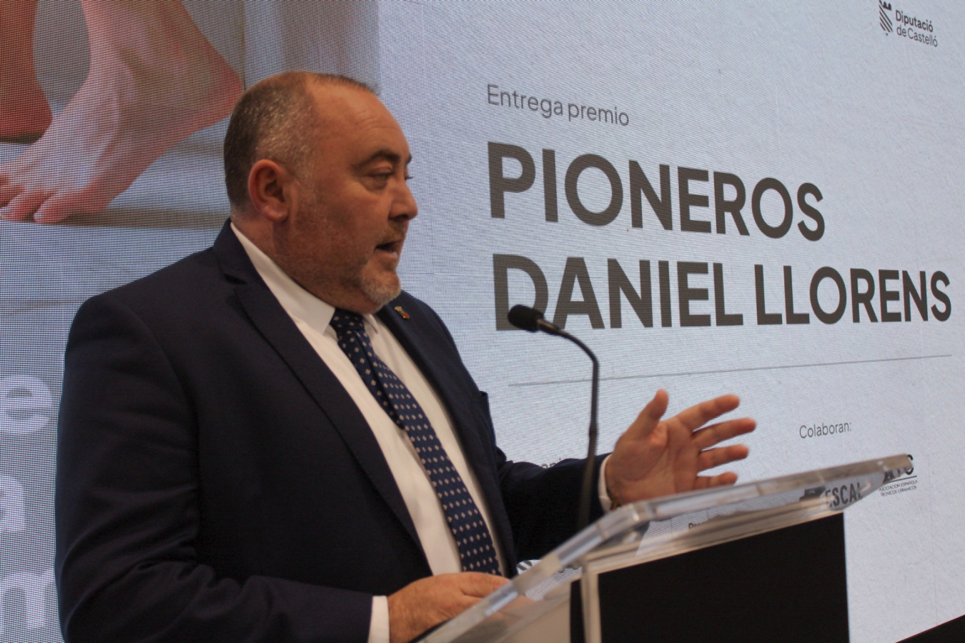 La Diputació de Castelló reconeix el talent i la tenacitat de Carlos Camahort, tot un referent en la ceràmica, amb el Premi Pioneros Daniel Llorens 2025