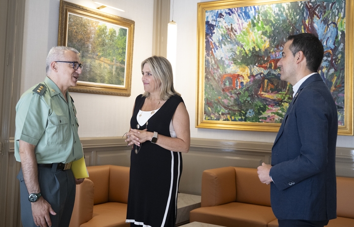Marta Barrachina recibe al Coronel Jefe de la Comandancia de la Guardia Civil, Alfonso Martín Fernández
