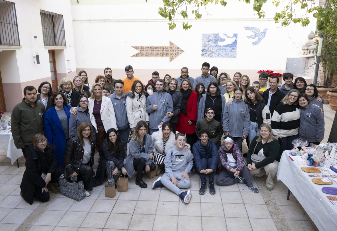 ECO Les Aules se llena de solidaridad con el mercadillo del CEE Penyeta Roja